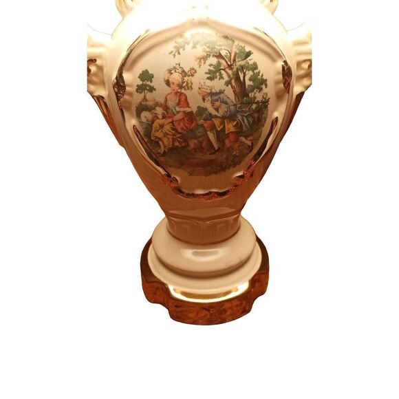 Vintage lido china lamp with Victorian art work. In good condition - Picture 8 of 10